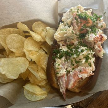 Bruno’s Oysters - Lobster roll - Live/Raw Food Near Me - Winter Garden, Florida