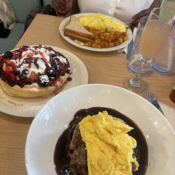 Aloha Kitchen - Loco Moco - Breakfast & Brunch Near Me - Honolulu, Hawaii Aloha Kitchen - Loco Moco - Breakfast & Brunch Near Me - Honolulu, Hawaii
