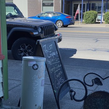 Zest Garden Cafe - a sign on the sidewalk - Breakfast & Brunch Near Me - Lincoln City, Oregon Zest Garden Cafe - a sign on the sidewalk - Breakfast & Brunch Near Me - Lincoln City, Oregon