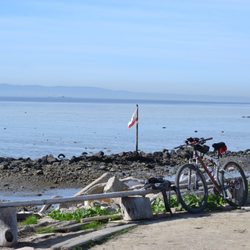 Shoreline Trail Fremont - Bench and flagpole made up of drift wood. Plus as always my Spark posing