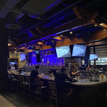 Yard House - Huge wrap Around Bar Sitting Area - Bars Near Me - Coral Gables, Florida