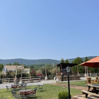 Blue Mountain Brewery - Outdoor patio - Brewpubs Near Me - Afton, Virginia Blue Mountain Brewery - Outdoor patio - Brewpubs Near Me - Afton, Virginia
