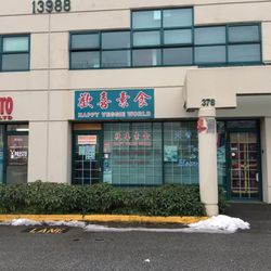 Happy Veggie World - Outside - store is located in some industrial park