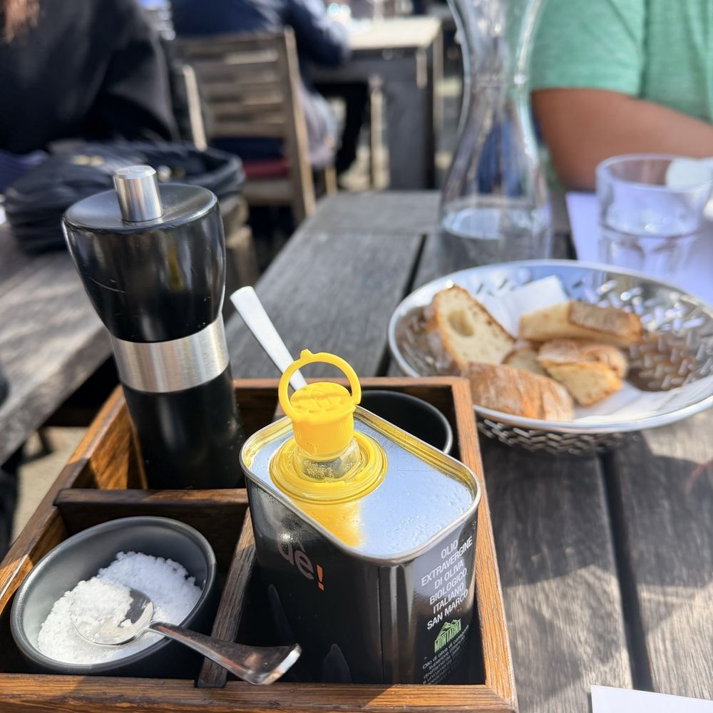 Dieci - Bread service with olive oil and chili oil - Pizza Near Me - Rapperswil Sg, SG
