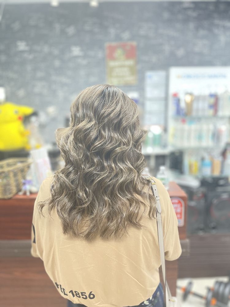 Meet Y Hair Salon Image