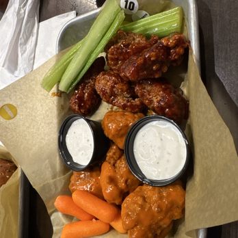 Buffalo Wild Wings - 10 boneless wings. Half medium, half honey BBQ. - Sports Bars Near Me - Albertville, Alabama Buffalo Wild Wings - 10 boneless wings. Half medium, half honey BBQ. - Sports Bars Near Me - Albertville, Alabama