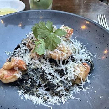 Las Tres Vírgenes - Black noodle and shrimps - American Near Me - La Paz, BCS Las Tres Vírgenes - Black noodle and shrimps - American Near Me - La Paz, BCS