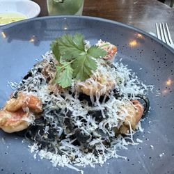Las Tres Vírgenes - Black noodle and shrimps
