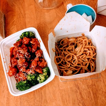 Lin's Gourmet - Chef's Special Sesame Chicken (comes with rice) and House Special Lo Mein (large size, fed me for 3 meals!) - Chinese Near Me - New York, New York Lin's Gourmet - Chef's Special Sesame Chicken (comes with rice) and House Special Lo Mein (large size, fed me for 3 meals!) - Chinese Near Me - New York, New York