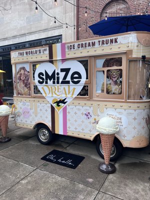 SMiZE and DREAM Flavor Studio by null