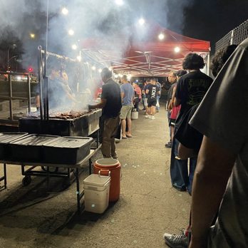 Tacos El Nuevo Pedimento - The wait line - Food Trucks Near Me - Whittier, California
