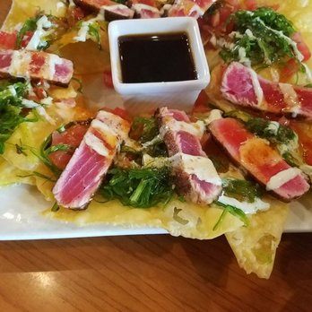 Hobo's Cafe - Seared Ahi Tuna Nachos! Crazy!! - New American Near Me - Key Largo, Florida