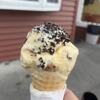 Sweet Cream's Ice Cream Parlor - Ginger snap ice cream with chocolate crumble topping - Ice Cream & Frozen Yogurt Near Me - Wallingford, Connecticut Sweet Cream's Ice Cream Parlor - Ginger snap ice cream with chocolate crumble topping - Ice Cream & Frozen Yogurt Near Me - Wallingford, Connecticut