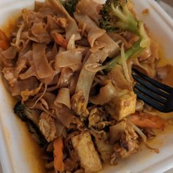 Thai Golden - Pad se ew tofu