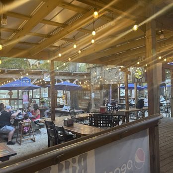 BILL-E's - Patio area - Burgers Near Me - Fairhope, Alabama