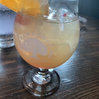 Elmhurst Brewing - Peach sangria with bourbon - good, refreshing - Breweries Near Me - Elmhurst, Illinois