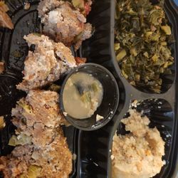 Roasters - Ordered meatloaf w mashed & stuffing but when I called to fix it the MANAGER told me it's not their problem & to call uber eats