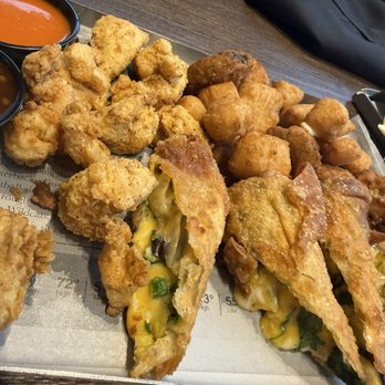Industry Gastro Lounge - Sampler platter - Gastropubs Near Me - Moore, Oklahoma Industry Gastro Lounge - Sampler platter - Gastropubs Near Me - Moore, Oklahoma
