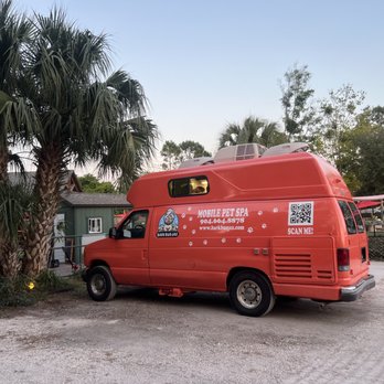 Bark Bus Jax - BarkBusJax at Brewhound - Pet Groomers Near Me - Jacksonville, Florida