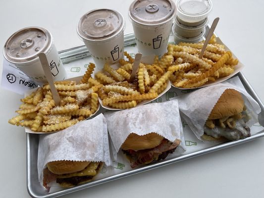 Shake Shack Bay Street by null