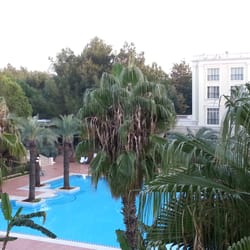 IC Hotels Airport - Innenhof Aussicht aus dem Fenster des Hotelzimmers