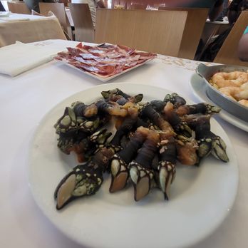 Cervejaria Ramiro - Barnacles - ask for help if you are dumb like me and don't know how to eat them. - Seafood Near Me - Lisbon, 11
