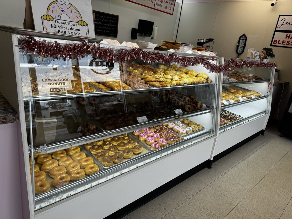 Lickin Good Donut Logo