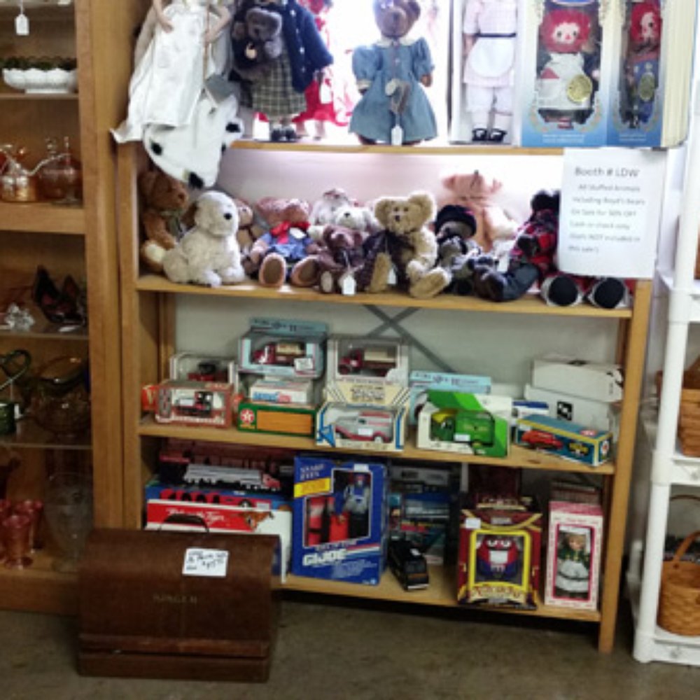 Silver Moon Antique Mall - Random Booth. - Antiques Near Me - Lewisburg, Pennsylvania