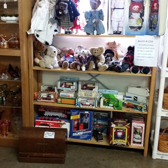 Silver Moon Antique Mall - Random Booth. - Antiques Near Me - Lewisburg, Pennsylvania