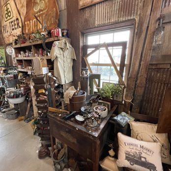 North Creek Antiques - Antiques Near Me - Pella, Iowa North Creek Antiques - Antiques Near Me - Pella, Iowa
