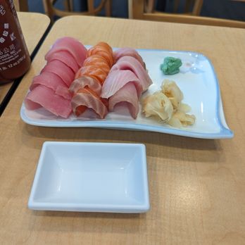 Sushi Zenmaru - 15-piece sashimi (tuna, salmon, and yellowtail). - Sushi Bars Near Me - Long Beach, California Sushi Zenmaru - 15-piece sashimi (tuna, salmon, and yellowtail). - Sushi Bars Near Me - Long Beach, California