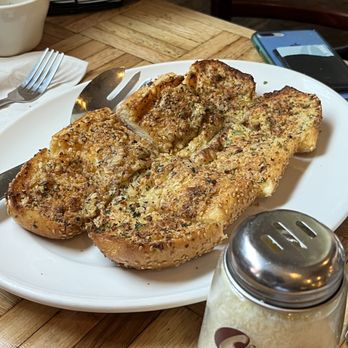 Carlo's Restaurant - AWSOME garlic bread! - Italian Near Me - Yonkers, New York