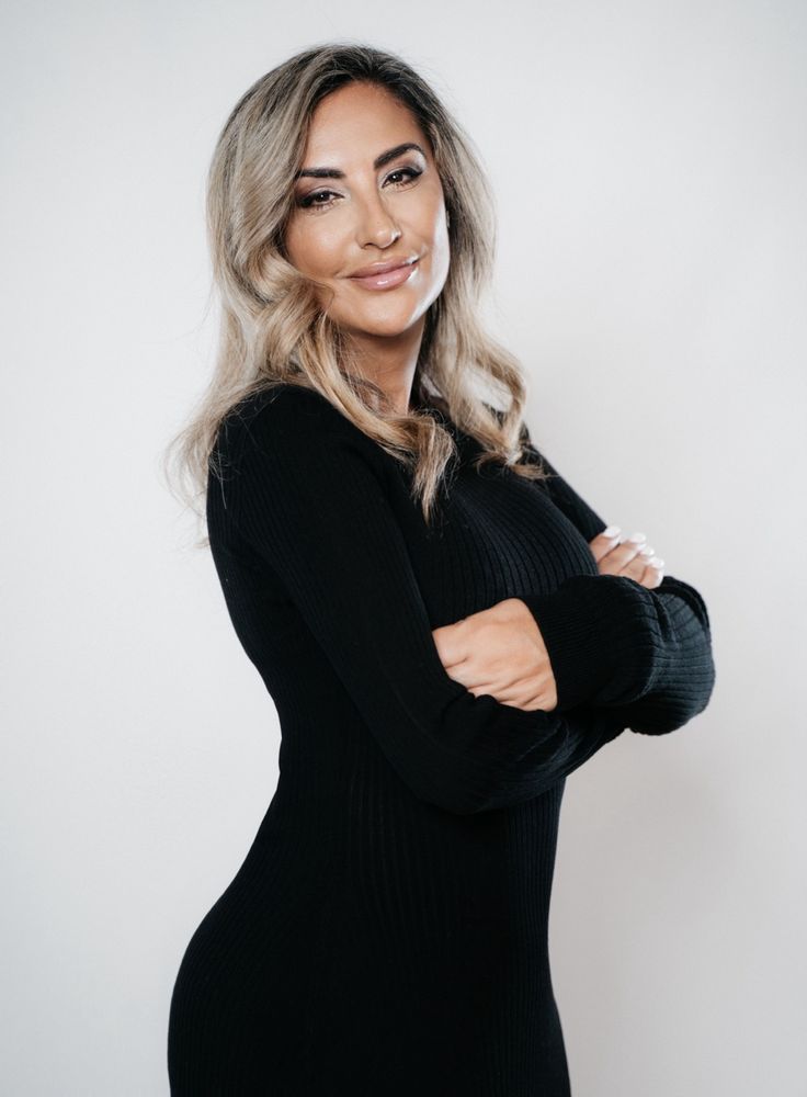 Noir Hair Salon Logo