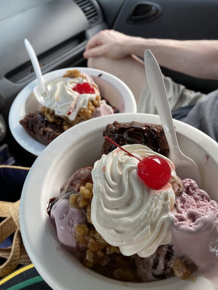 Sweet Scoops Logo