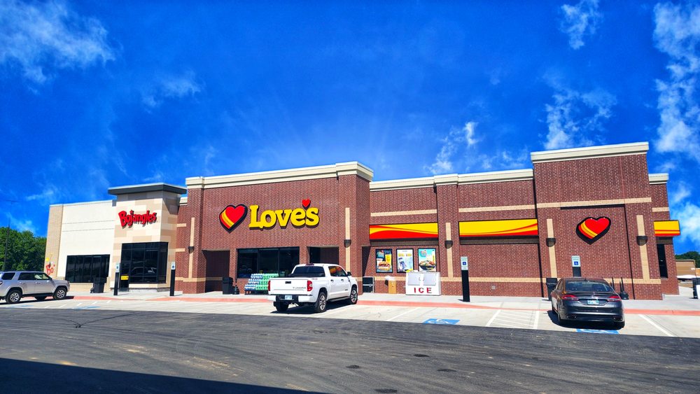 LOVE’S TRAVEL STOP Updated September 2024 16 Photos 1025 S
