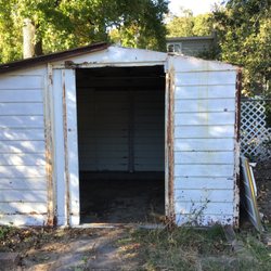 Victory Junk Removal - Hideous shed before teardown