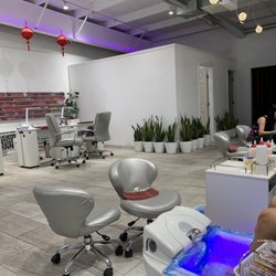 HoneyBee Beauty & Nails - Inside