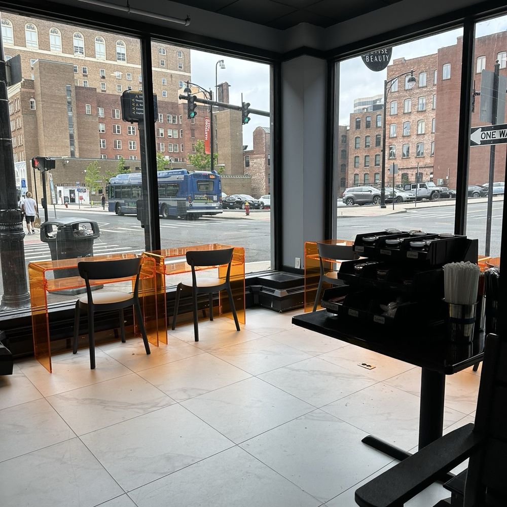 Banh Meee - Indoor seating - Vietnamese Near Me - Hartford, Connecticut