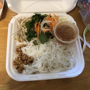Vietnam Restaurant - I ordered a Vietnamese bowl topped with spicy lemongrass beef, and this is what I got: just plain noodles, no beef! - Vietnamese Near Me - Memphis, Tennessee Vietnam Restaurant - I ordered a Vietnamese bowl topped with spicy lemongrass beef, and this is what I got: just plain noodles, no beef! - Vietnamese Near Me - Memphis, Tennessee