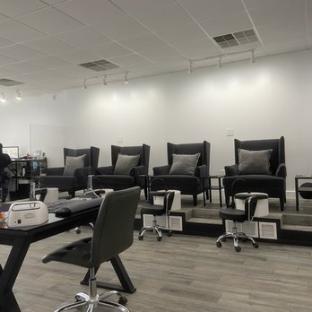 Luna Luxe Nail Loft - Nail Salons Near Me - Tampa, Florida