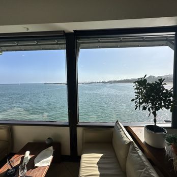 The Harbor Restaurant - Cozy views for happy hour - Seafood Near Me - Santa Barbara, California The Harbor Restaurant - Cozy views for happy hour - Seafood Near Me - Santa Barbara, California