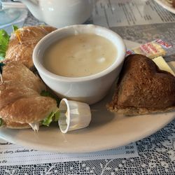 Country Dove - Chicken salad sandwich & potato soup. Yum!