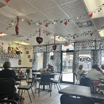 Heffer's Kountry Cafe - the interior of the restaurant - Breakfast & Brunch Near Me - Ormond Beach, Florida