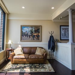 Nucky's Grooming Gallery - Comfortable waiting area, flat screen TV'S, and relaxing music make your grooming experience a pleasant one...
