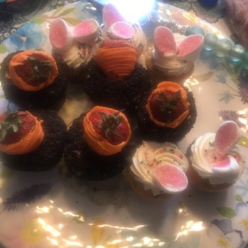 Basque Boulangerie Cafe - VERY DRY cupcakes!! - Bakeries Near Me - Sonoma, California Basque Boulangerie Cafe - VERY DRY cupcakes!! - Bakeries Near Me - Sonoma, California