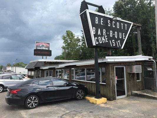B.E. SCOTTS BBQ by null