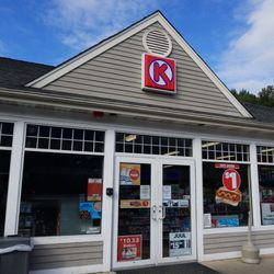 Circle K - Grabbing a few drinks with my cousins! #circlek #middleboroma