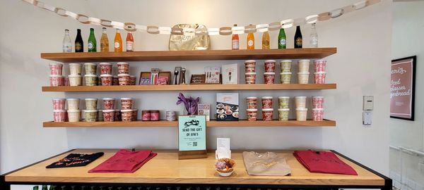 Jeni's Splendid Ice Creams by null