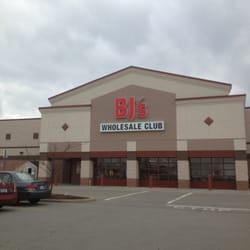BJ's Wholesale Club - Constant presence on a windy day.