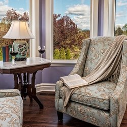 Sundara West Bed and Breakfast - Sitting area in Lavender Room